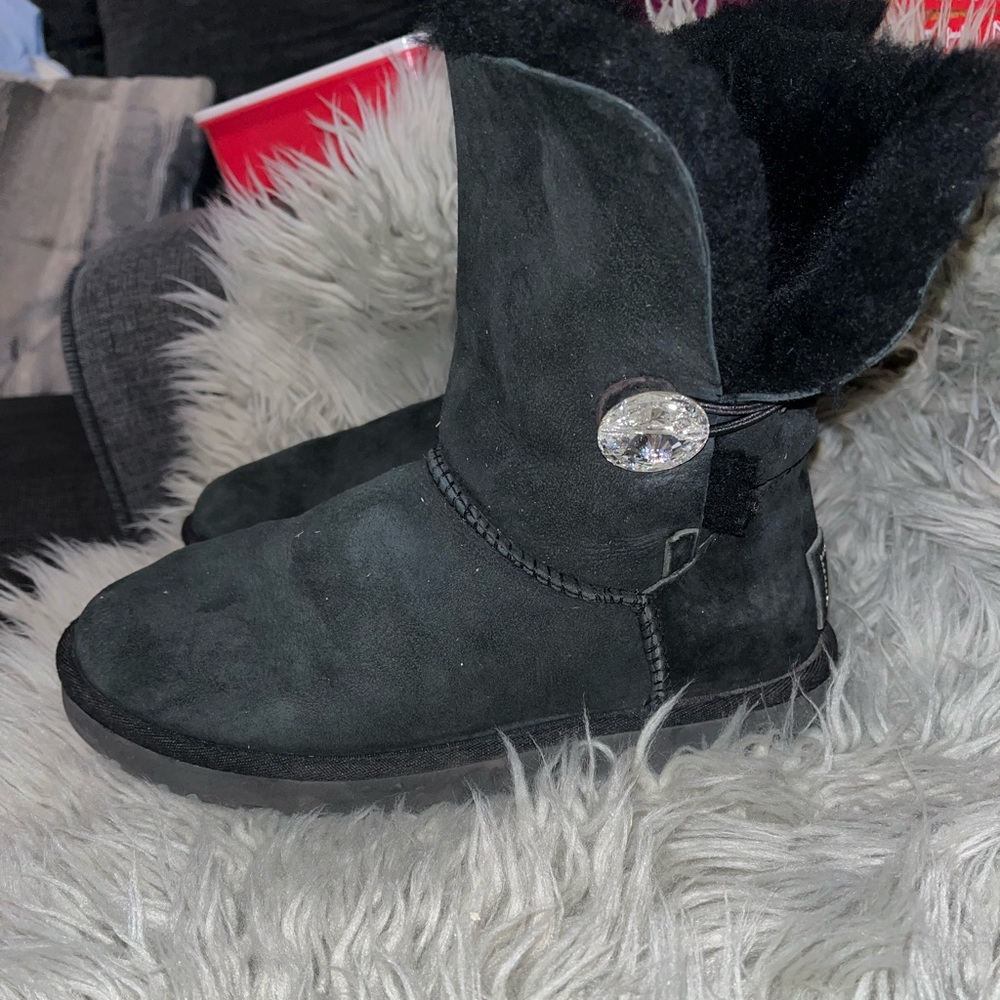 UGG Bailey Button Bling
Swarovski Winter Boots Womens
Size 6 Black